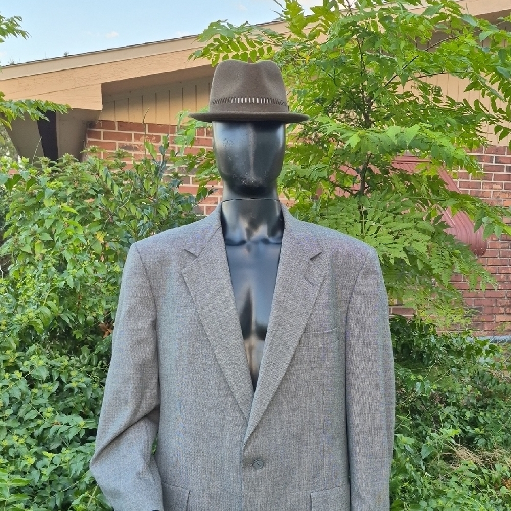 Hart Schaffner & Marx Men's Vintage Gray (2) PC Classic Suit - Picture 7 of 17